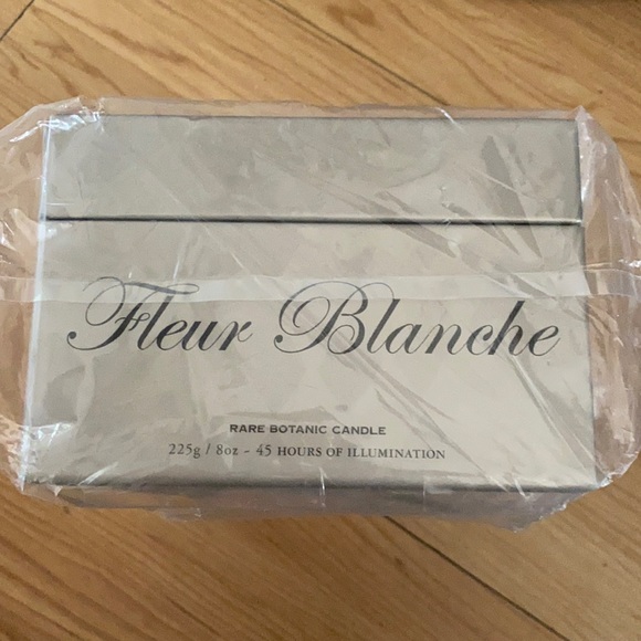 NIB DL & Co Large Fleur Blanche Candle in Reusable Scalloped Vase New & Sealed - Picture 4 of 6
